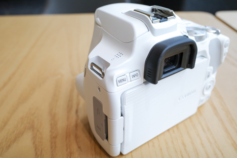 轻便小巧的迷你单反相机EOS 200D II图赏